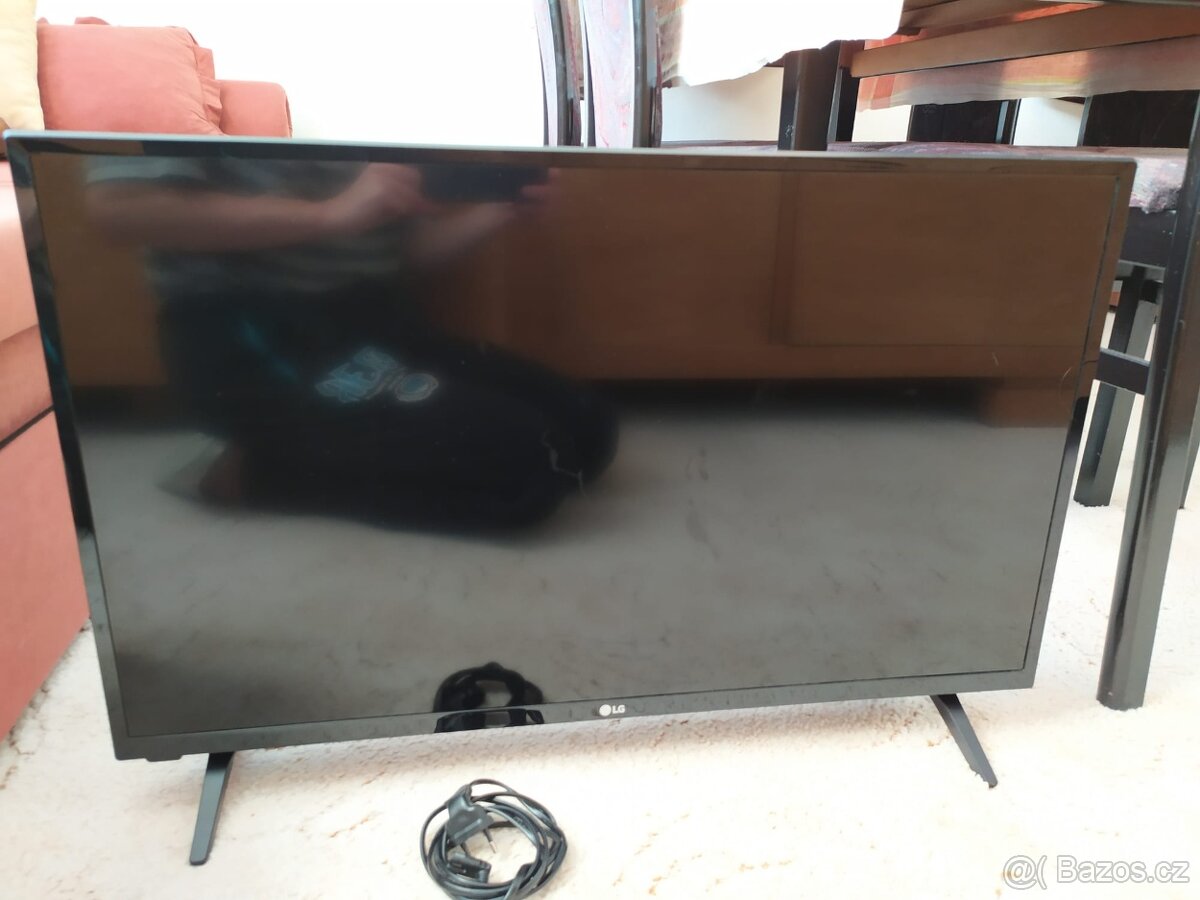 TV LG 32LJ500V na náhradní díly