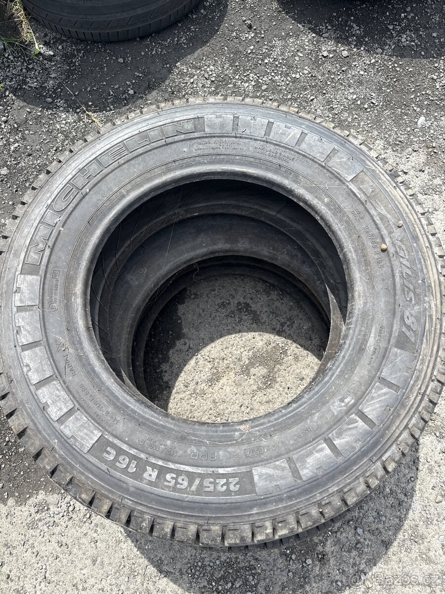 2 ks 225/65R16 C Michelin Agilis 81