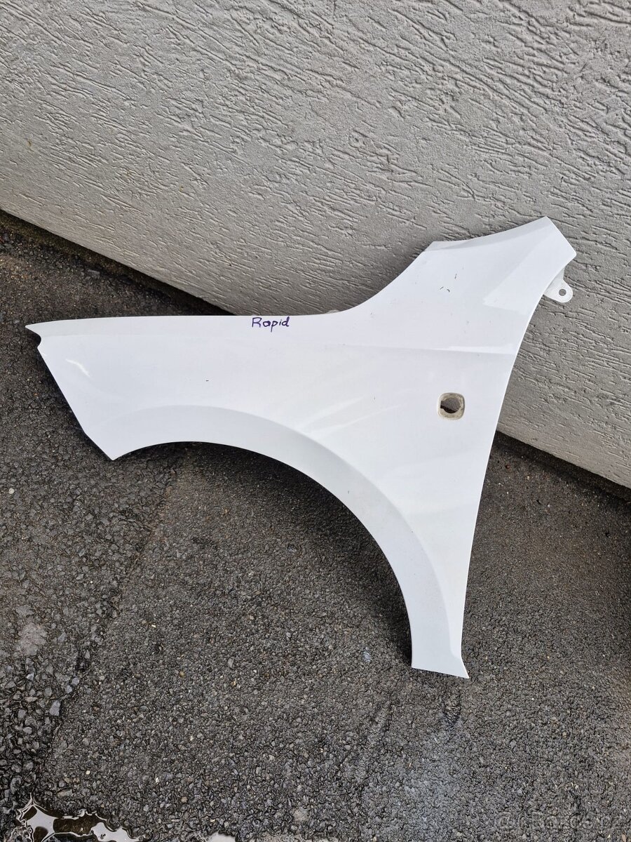 Rapid levý přední blatník barva bílá perleť