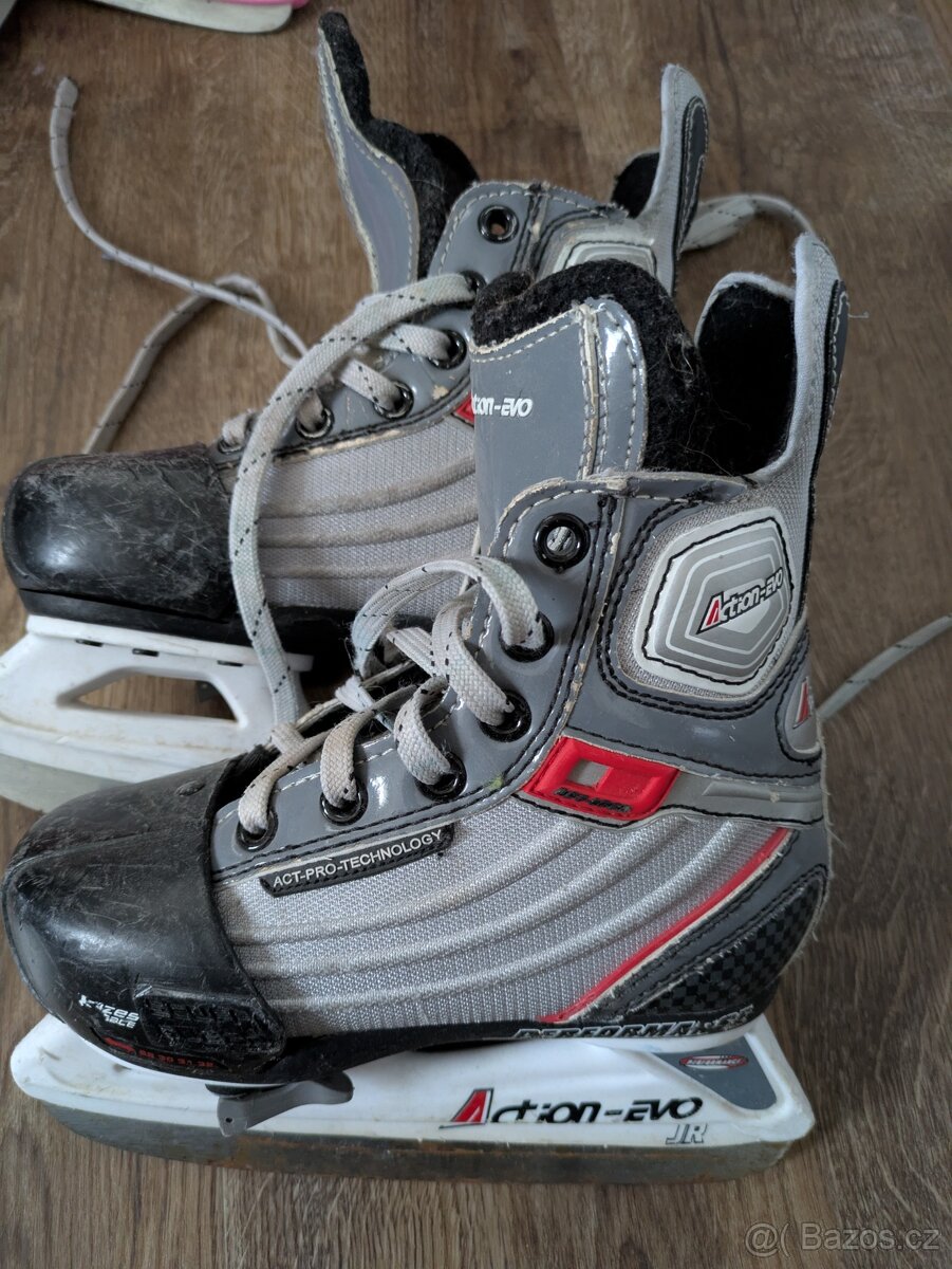 Chlapecké brusle, rostoucí 29-32