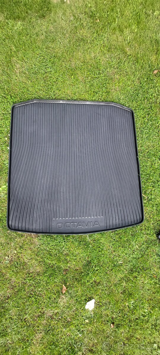 Škoda Octavia 4, plastová vana do kufru