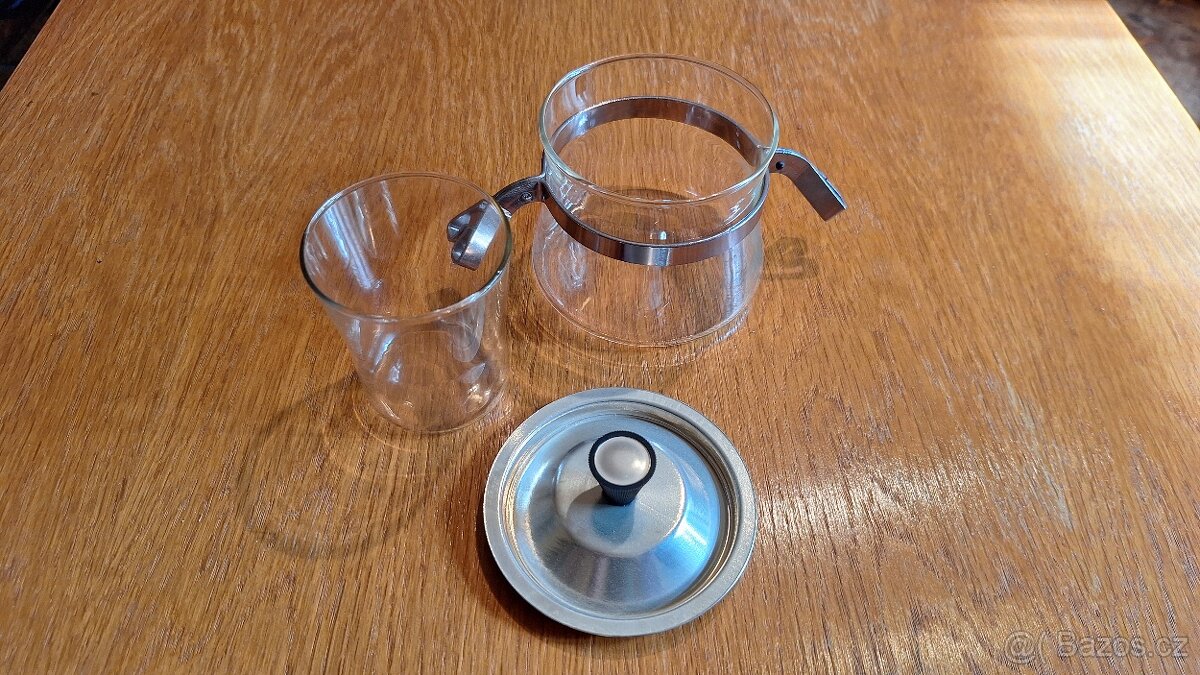 Skleněná dóza s kovovou pokličkou a vloženou sklenicí
