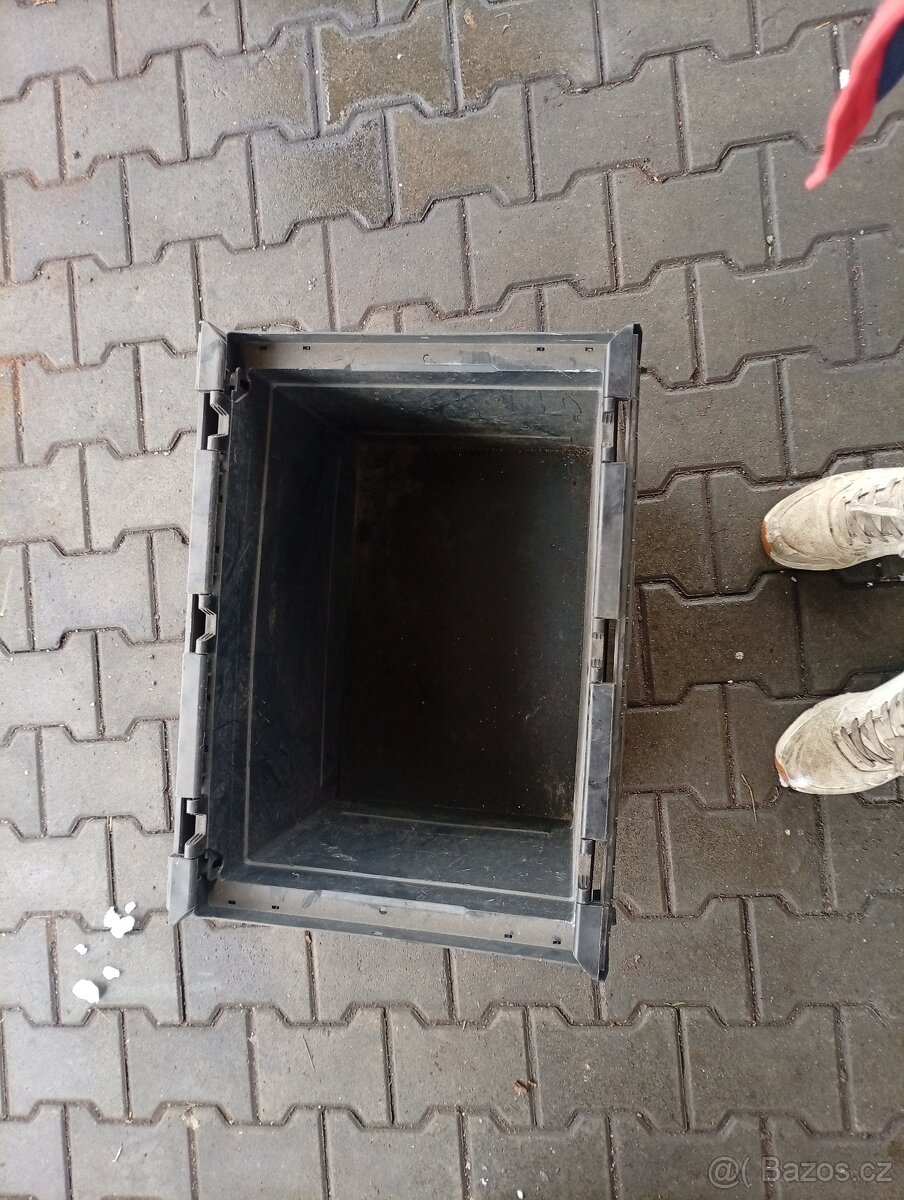 Plastové boxy s víkem