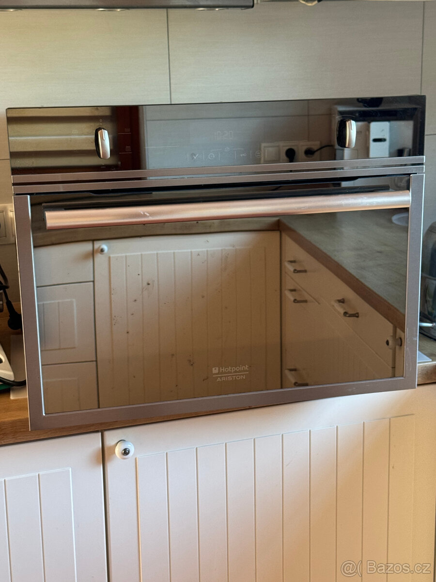 Vestavná MW trouba Hotpoint Ariston Experience