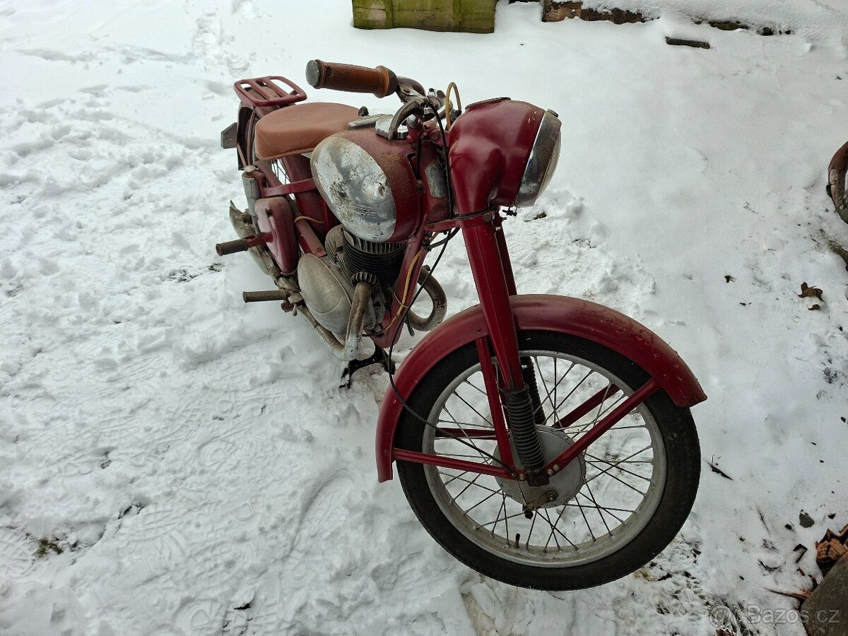 Jawa 250 Pérák