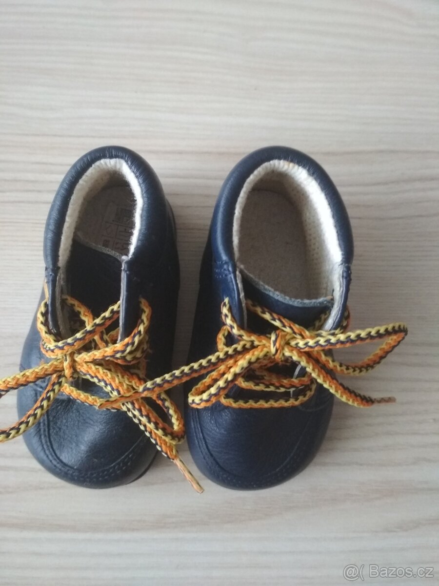 Dětská kožená obuv DPK - capáčky - velikost 18