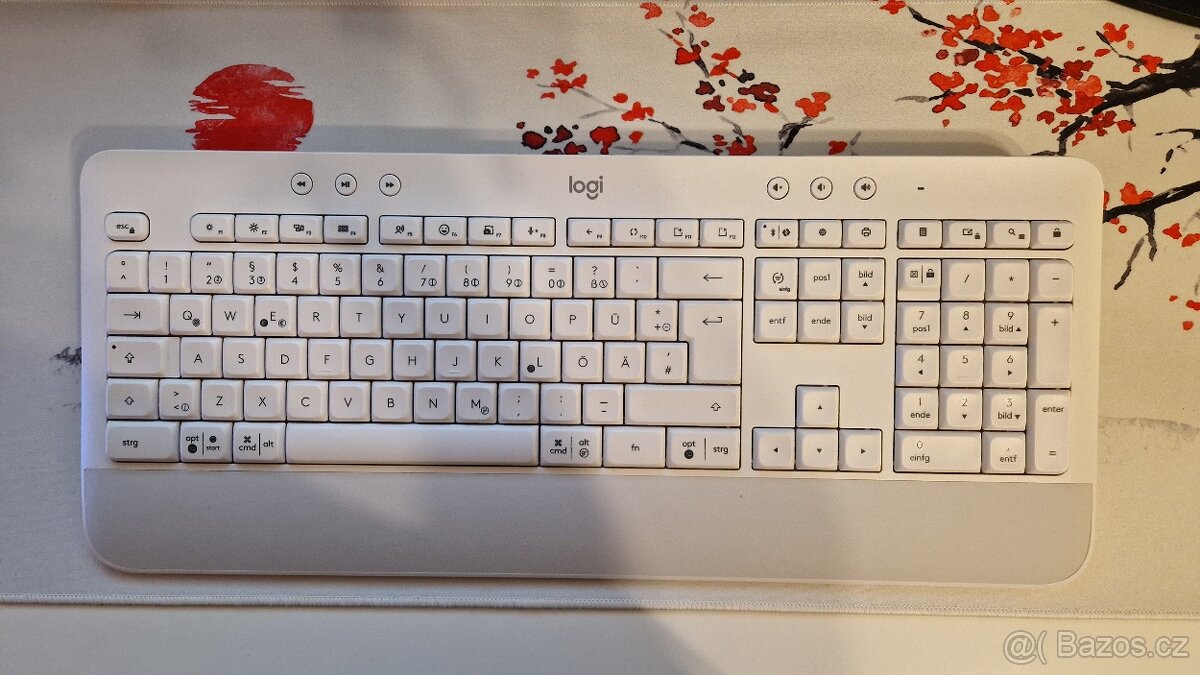 Logitech Signature K650 (Bluetooth + USB dongle)