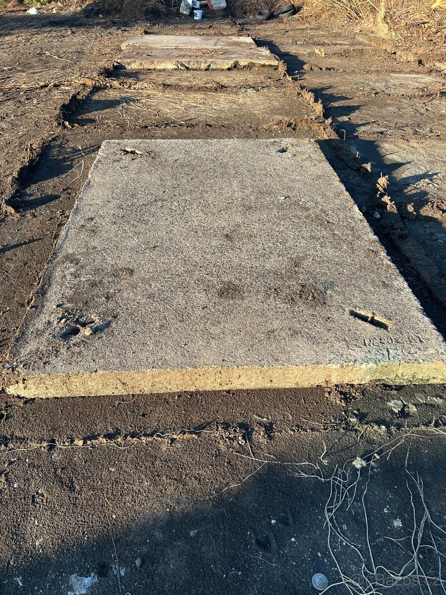 Prodám betonové silniční panely 300x200x15 - použité