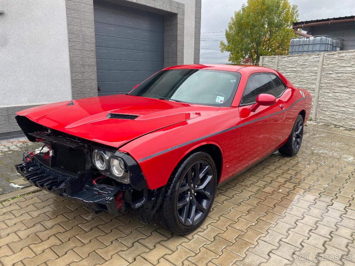 Dodge Challenger 3.6 dovuz USA startuje a jezdi