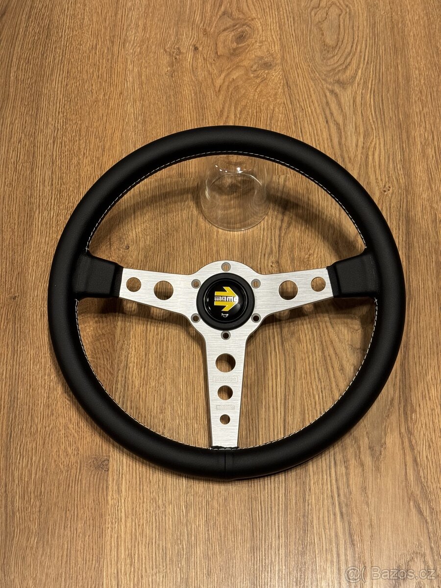 Sportovni volant Momo style Prototipo stříbrný