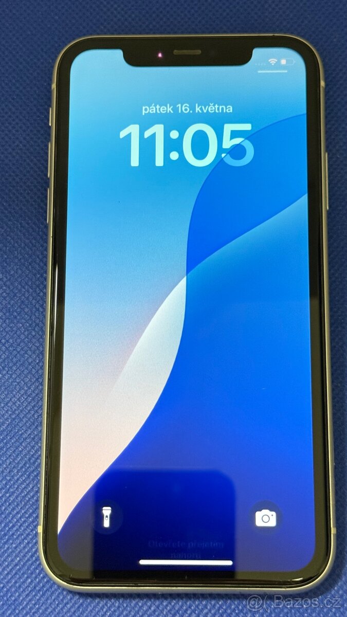 iPhone 11 64GB White,pěkný stav, nová baterie