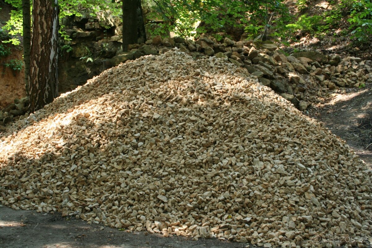 Drcený pískovec (nezahliněný)