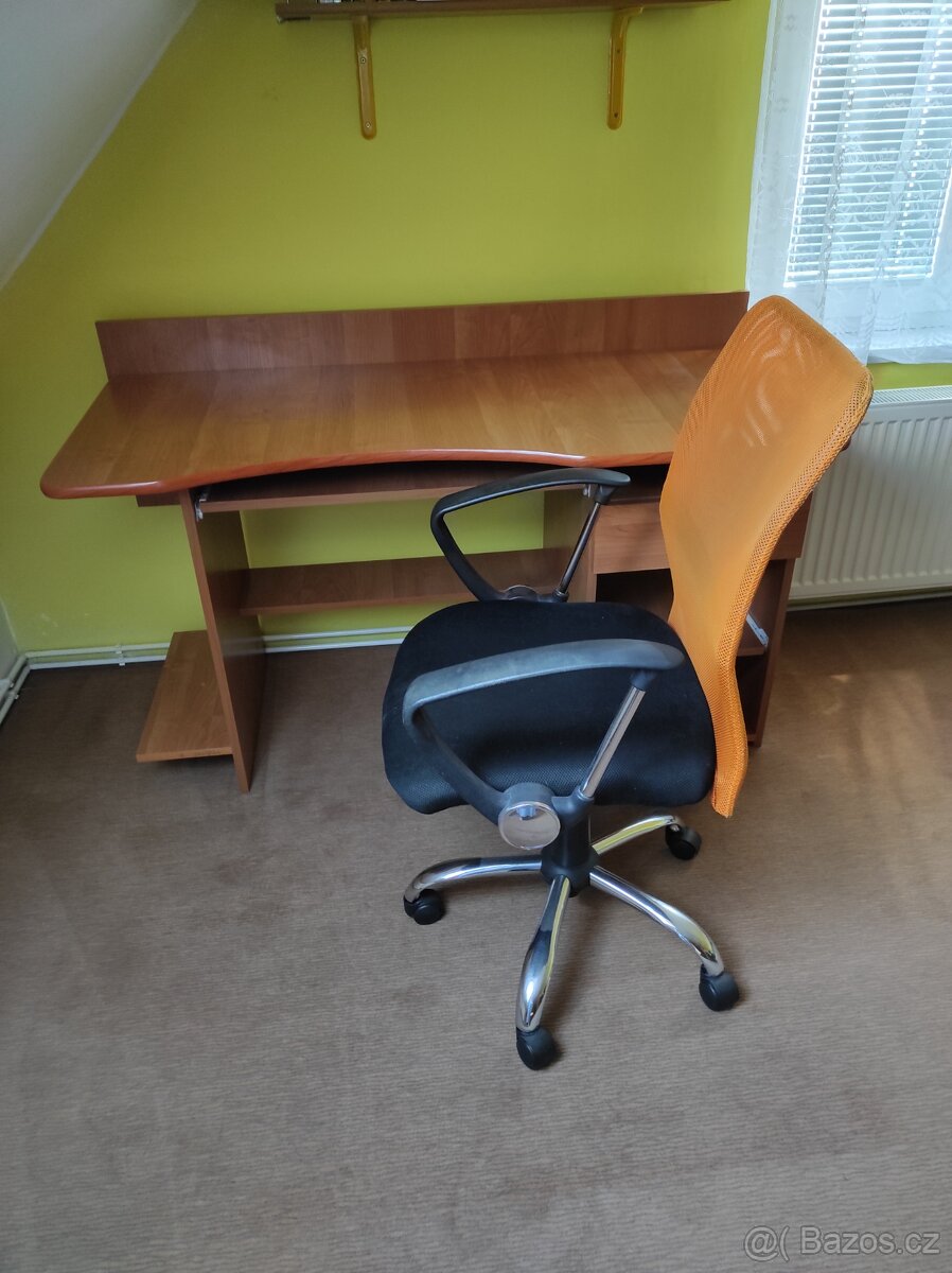Prodám psací stůl