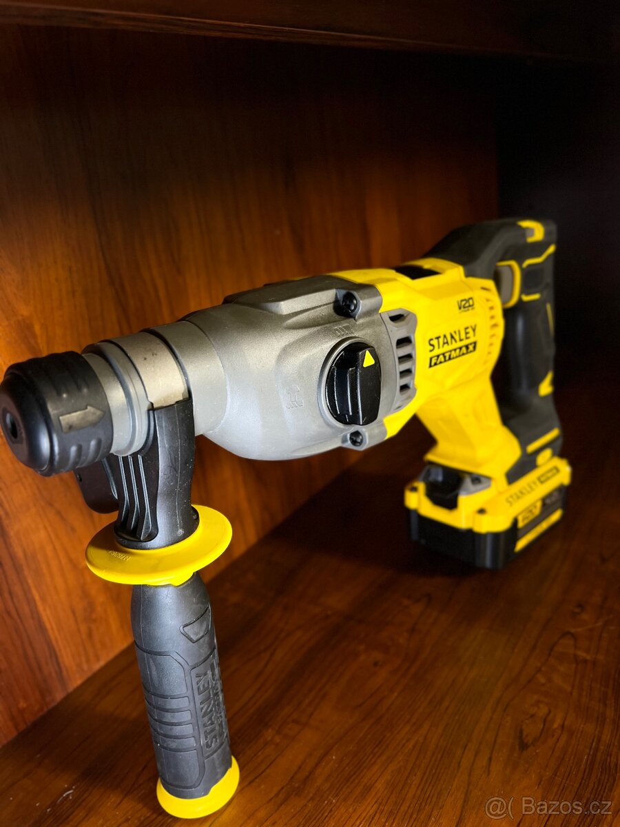 Příklepová vrtačka Stanley SFMCH900