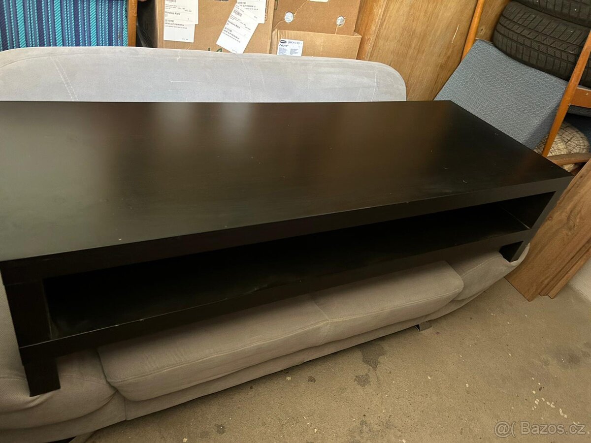 Stolek pod TV