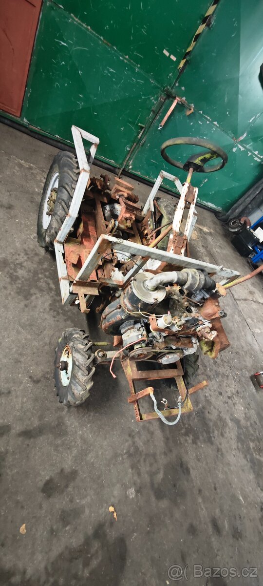 Malý traktor domácí výroby malotraktor traktůrek