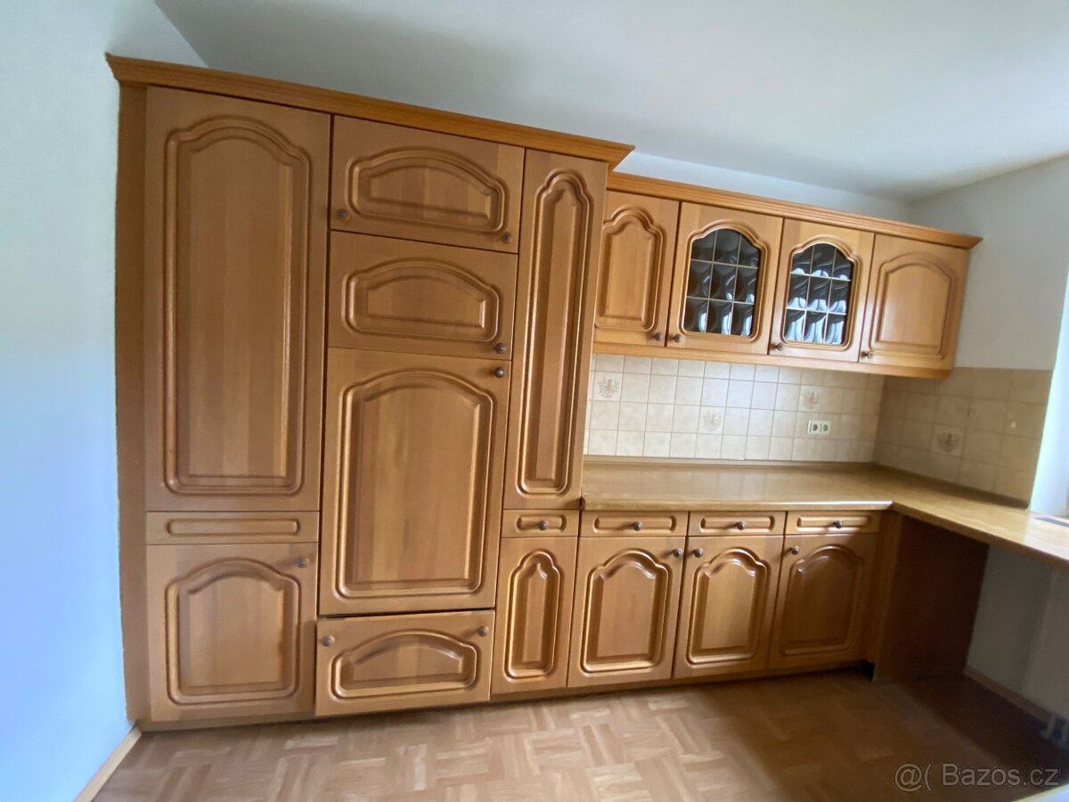 Hnědá kuchyňská linka z Německa se spotřebiči