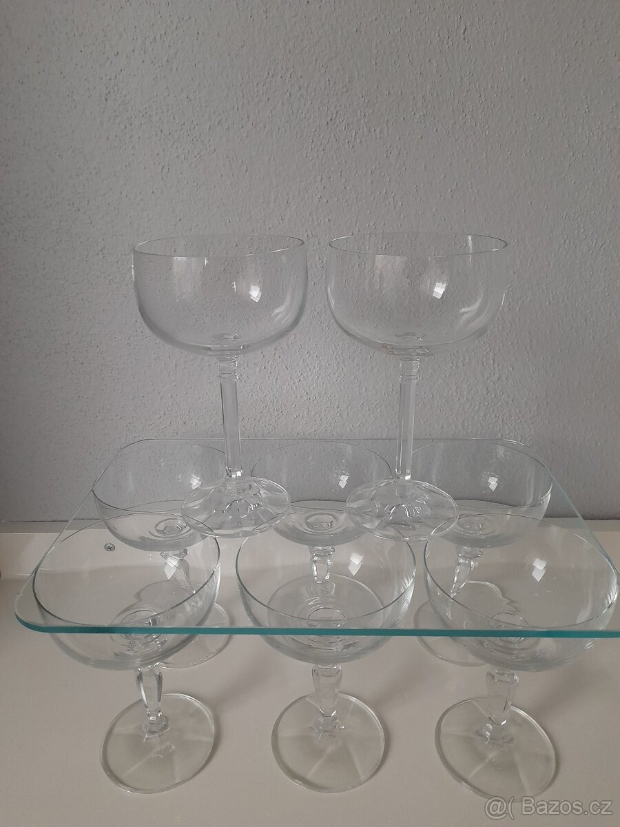 Sada 8 retro vintage sklenic na šampaňské