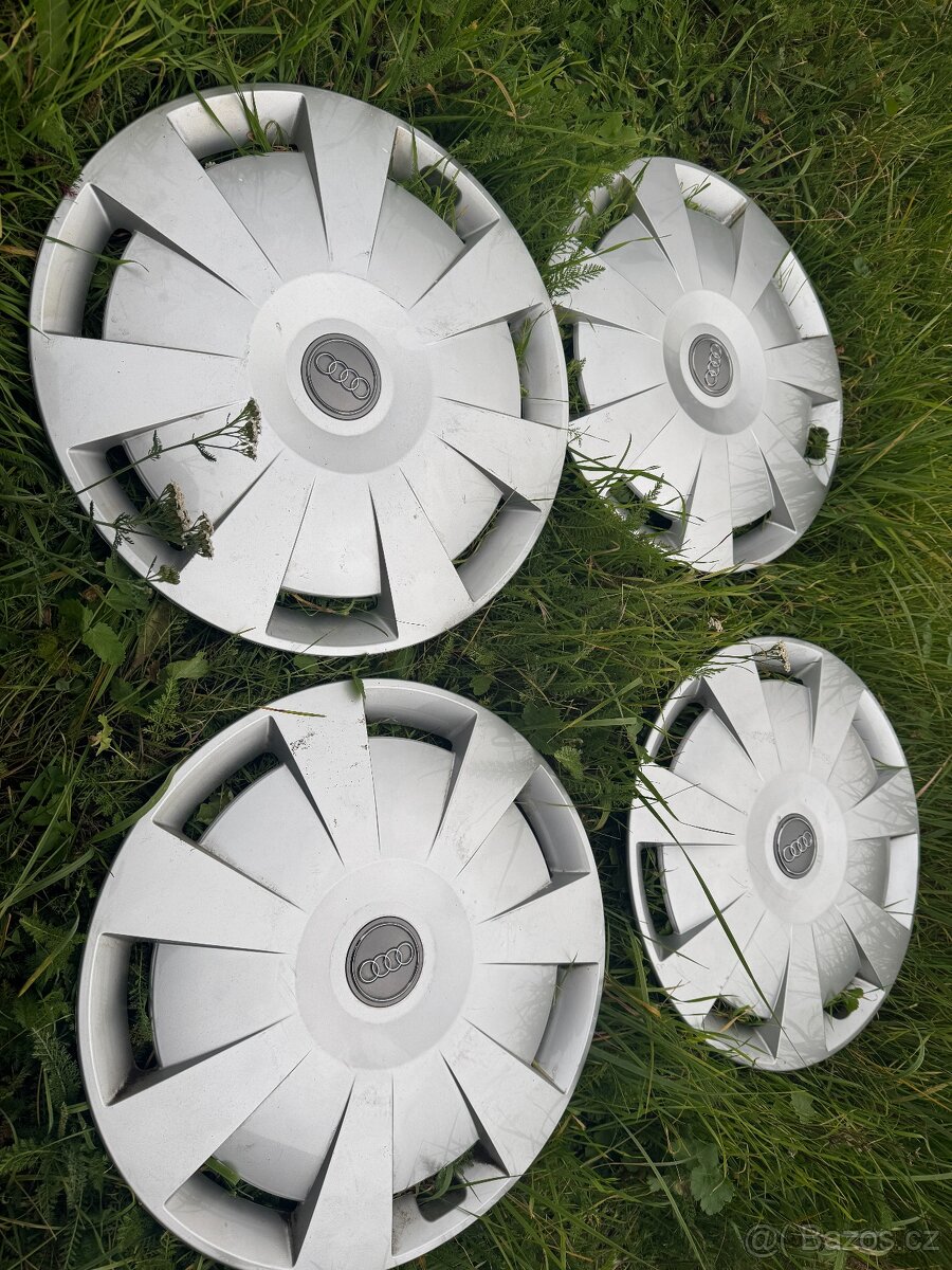 Poklice Audi R16 8V0.601.147C