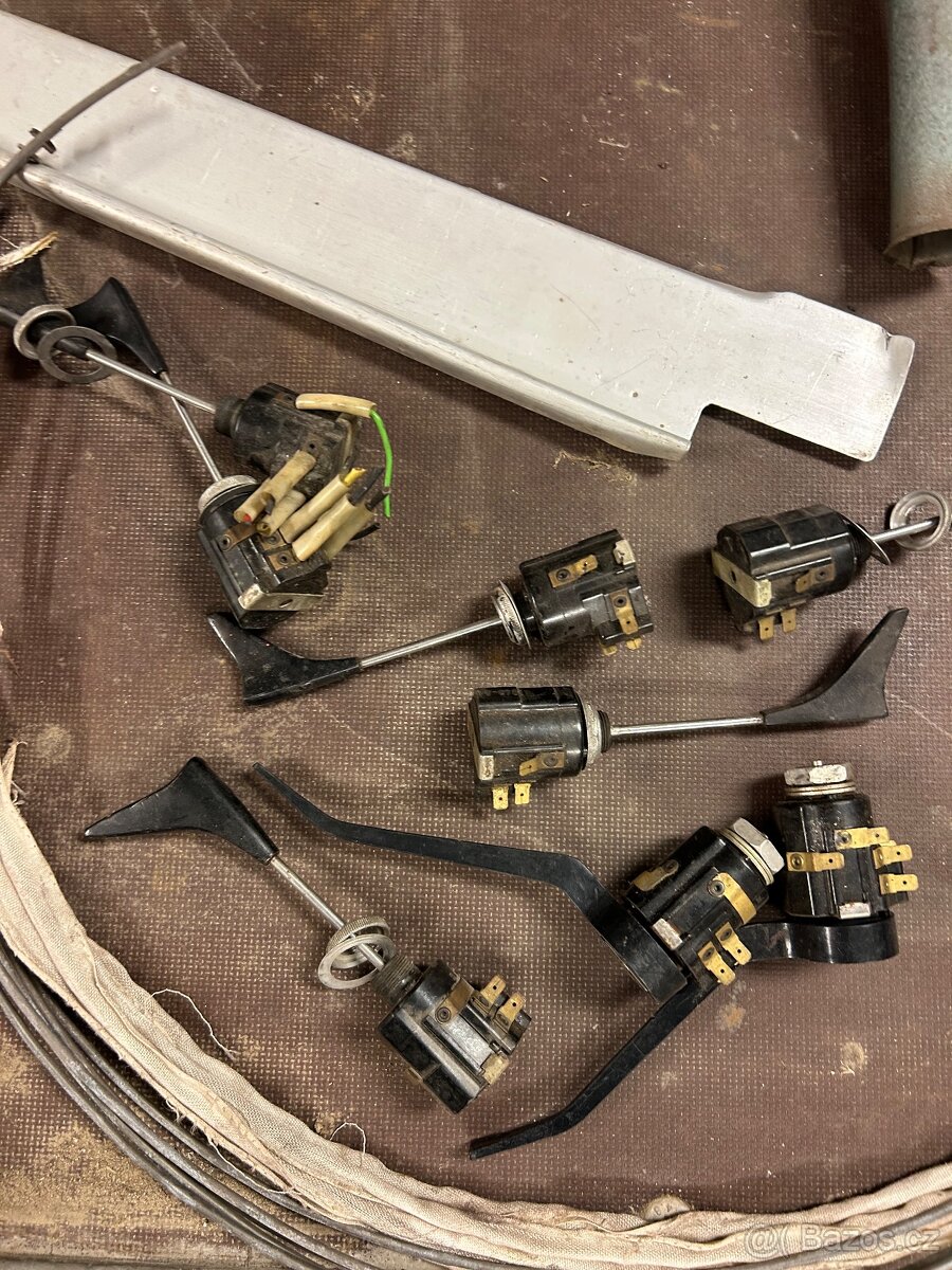 Skoda 1000mb - podvolantove přepínače