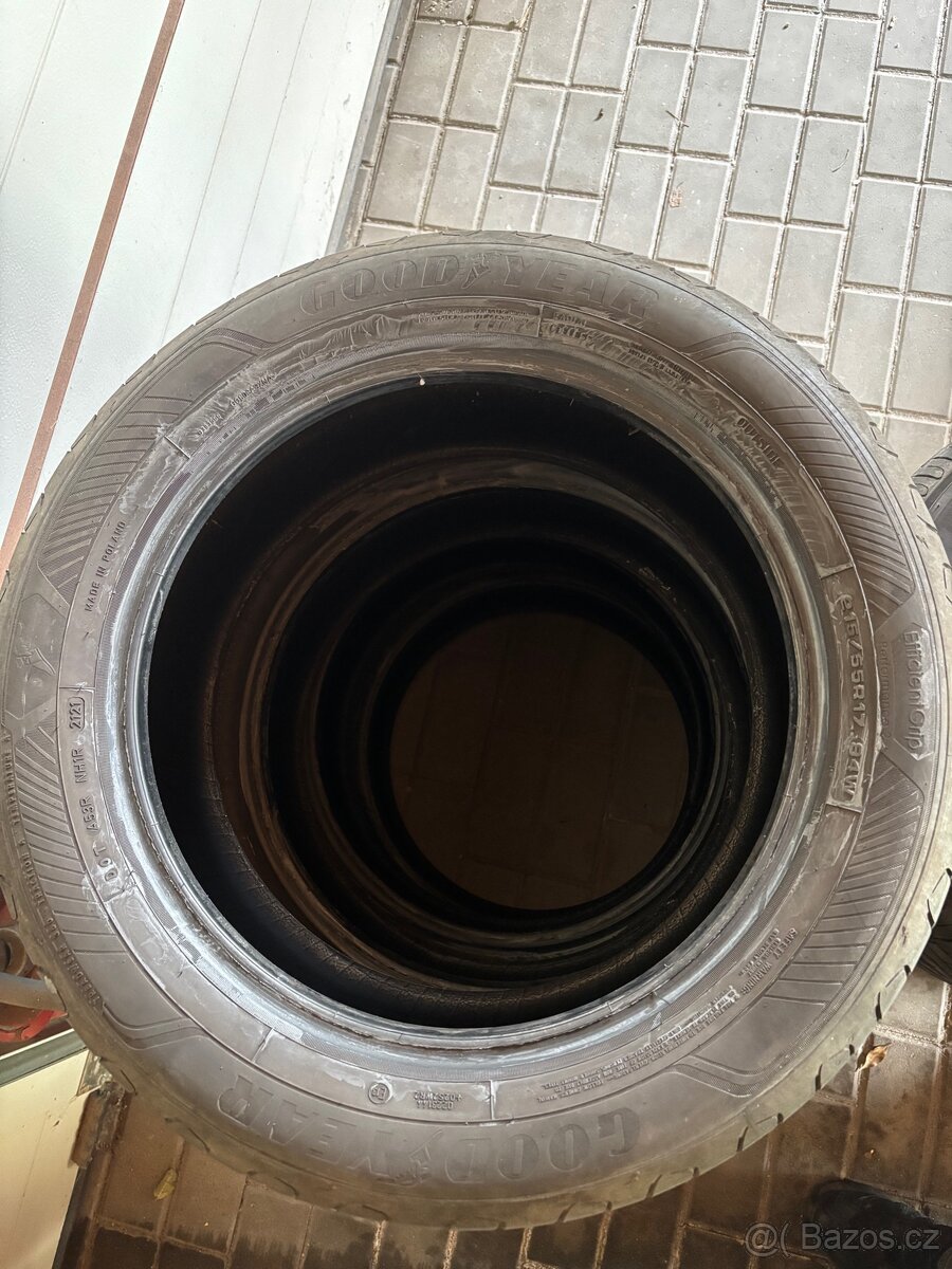 Goodyear 215/55 R17 94W