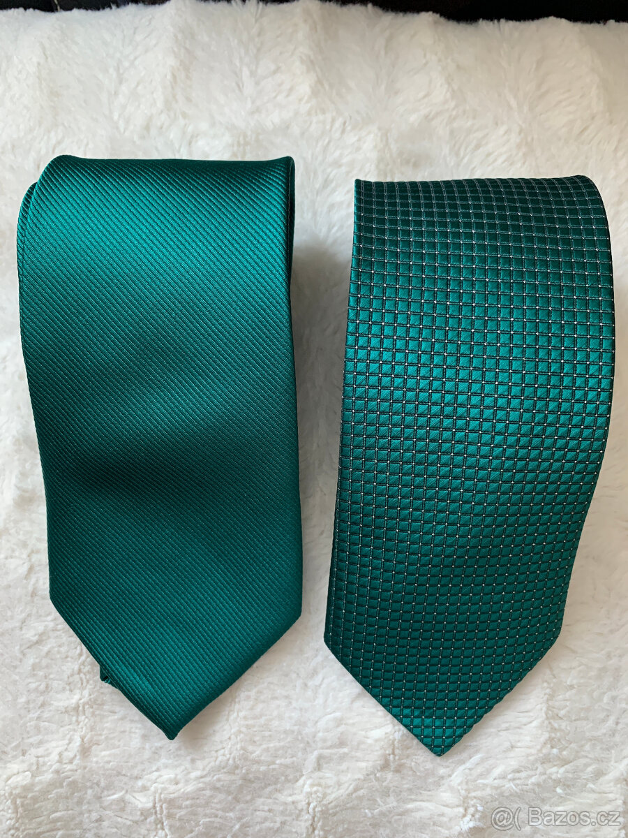 Tmavě zelené kravaty, různé odstíny