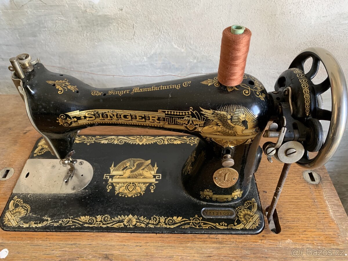Historický šicí stroj SINGER
