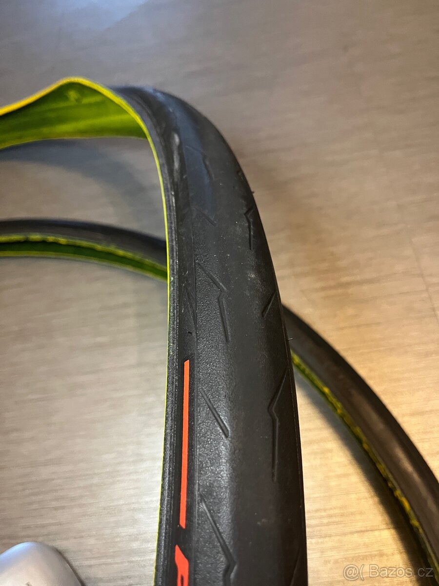 Silnicni plaste Pirelli
