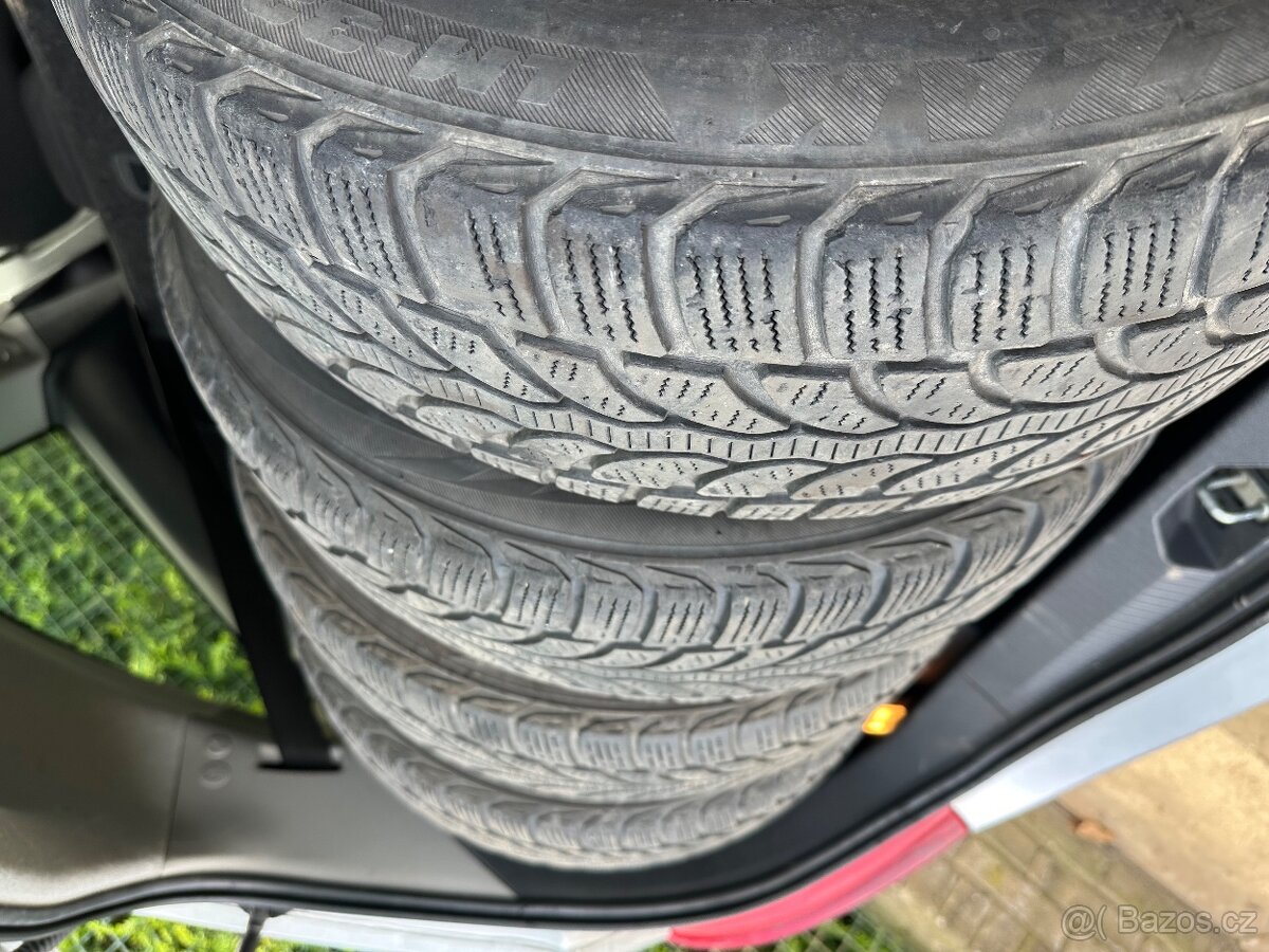 Zimní pneumatiky 185/60R15 - 84T