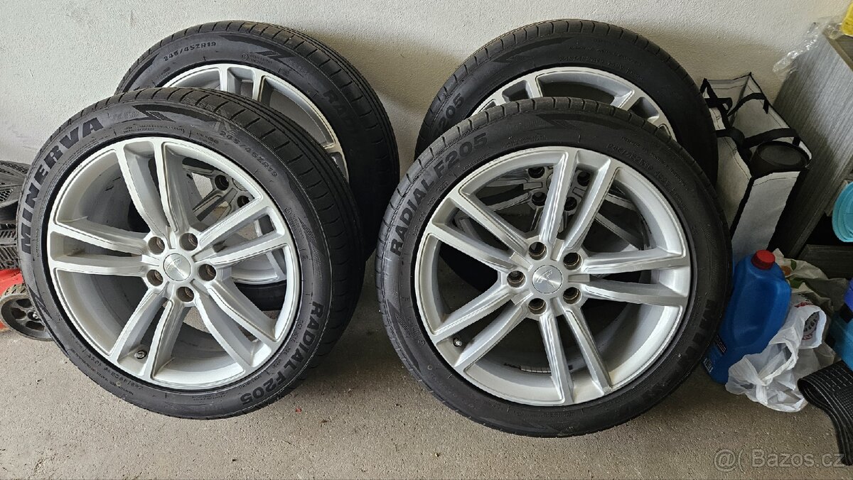 245/45 r19 4x Alu kola Tesla Model S