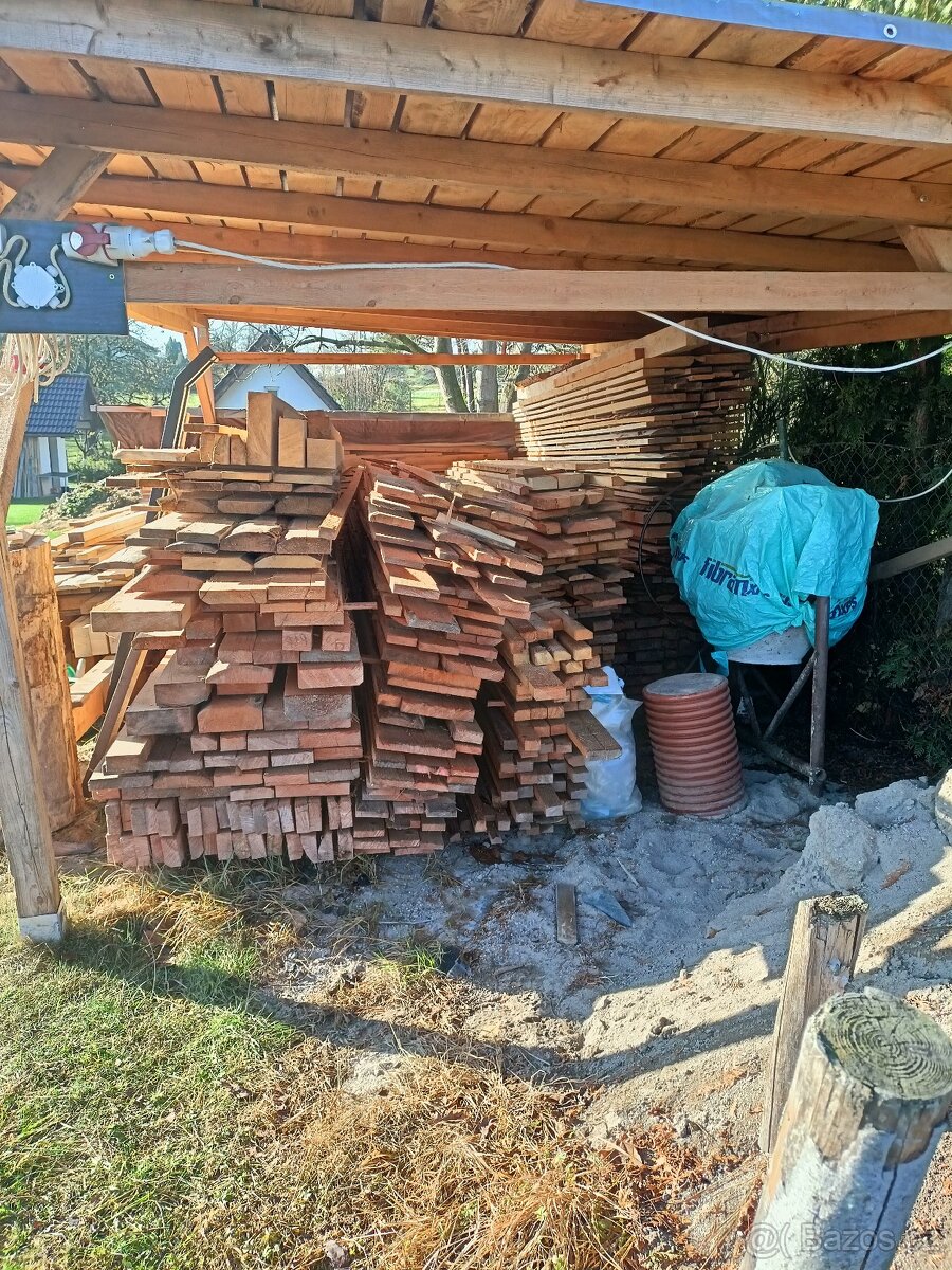 Stavební hranoly, trámy latě, prkna