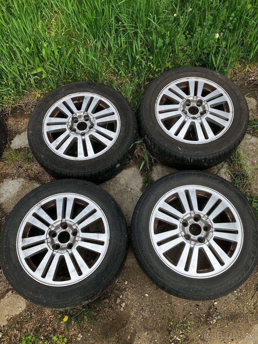 Litá kola Ford R16