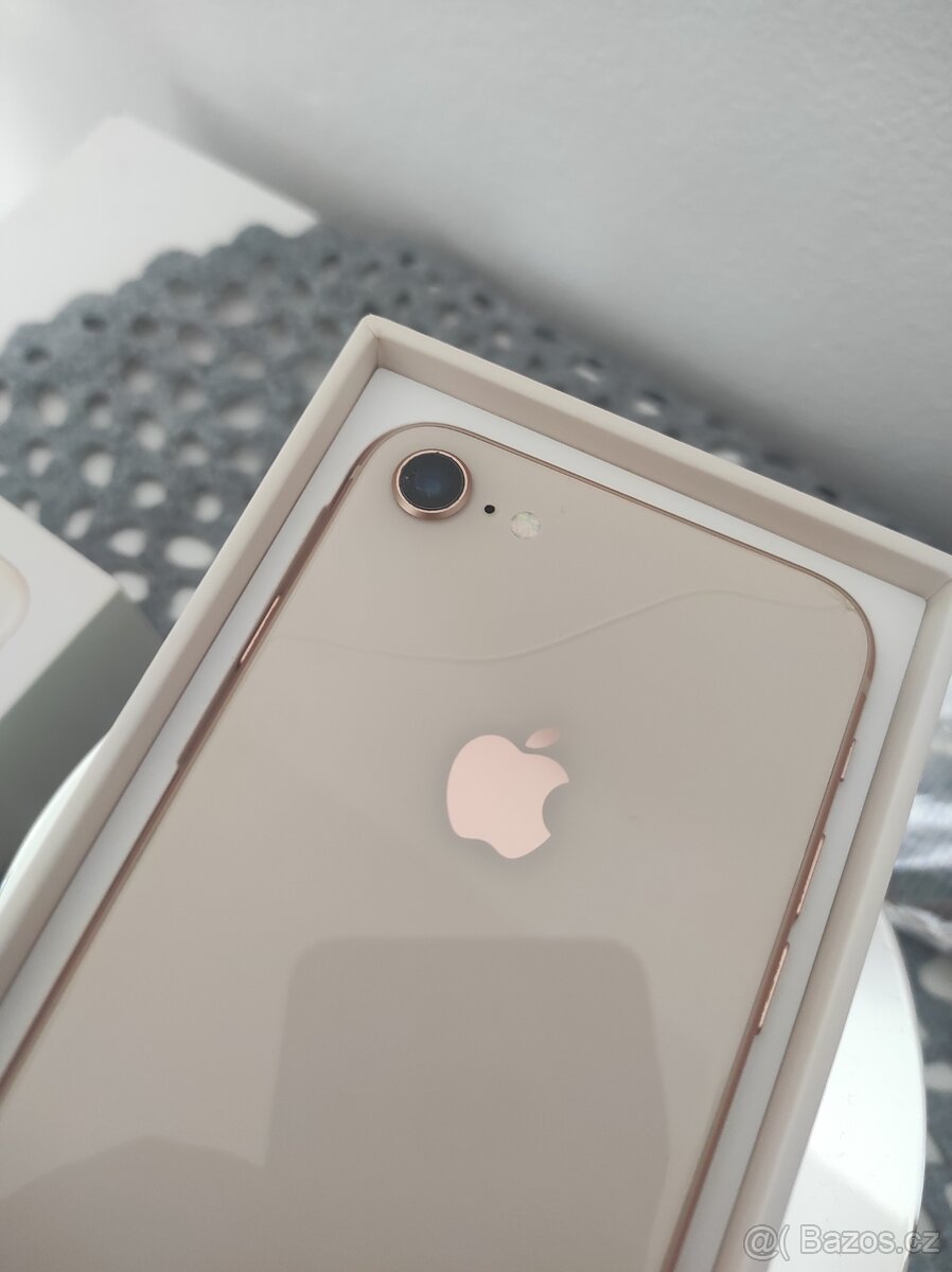 iPhone 8 64GB Prasklý