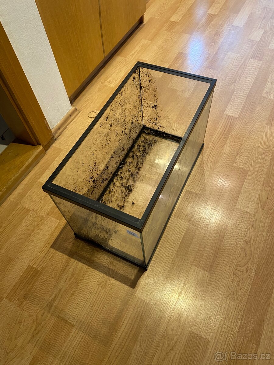 akvárium , terárium 60x30x35 jako nové