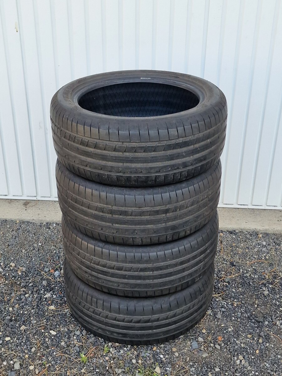 245/45/18 Letní pneumatiky Dunlop Sport Maxx RT2