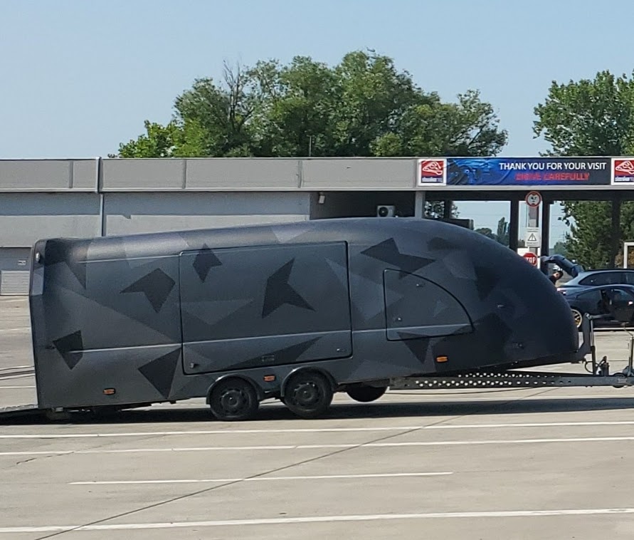 Krytý autopřepravník