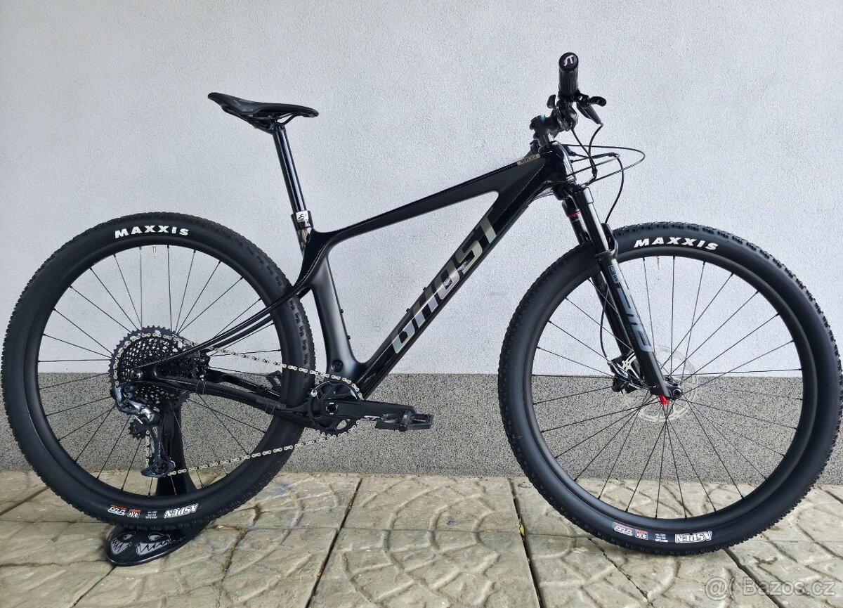Horské kolo GHOST Lector SF UC Team Replica Black/Rainbow 29