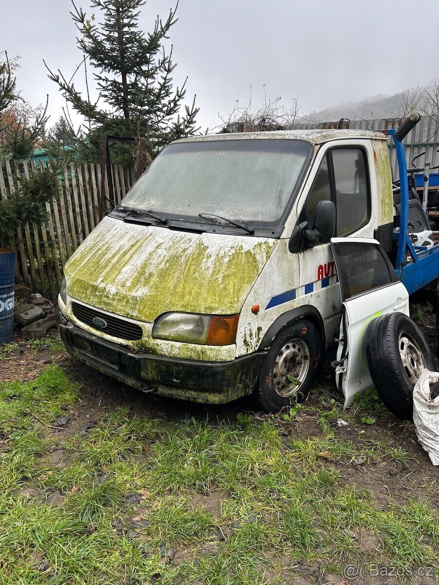 Ford Tranzit odtahovka