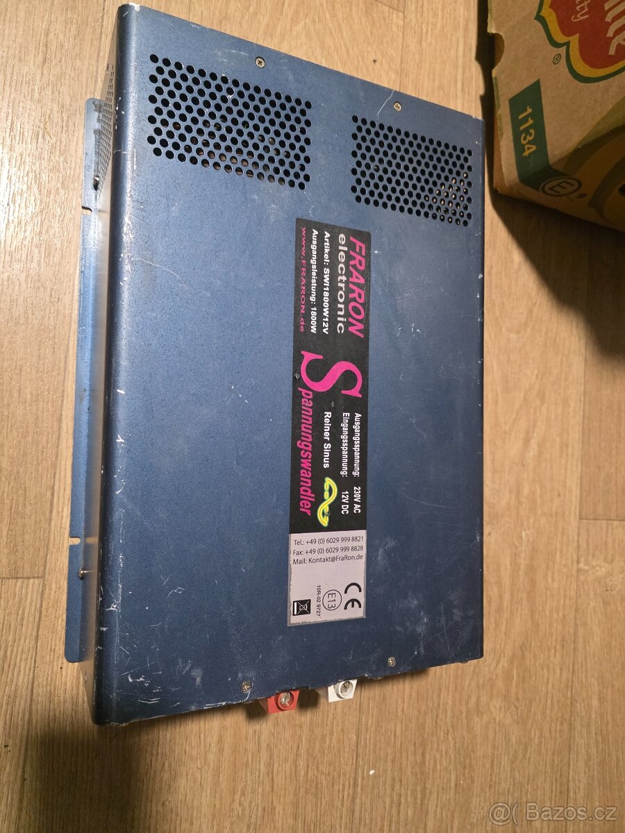 Měnič s čistě sinusovým proudem 1800 W 12 V s proudovým chrá
