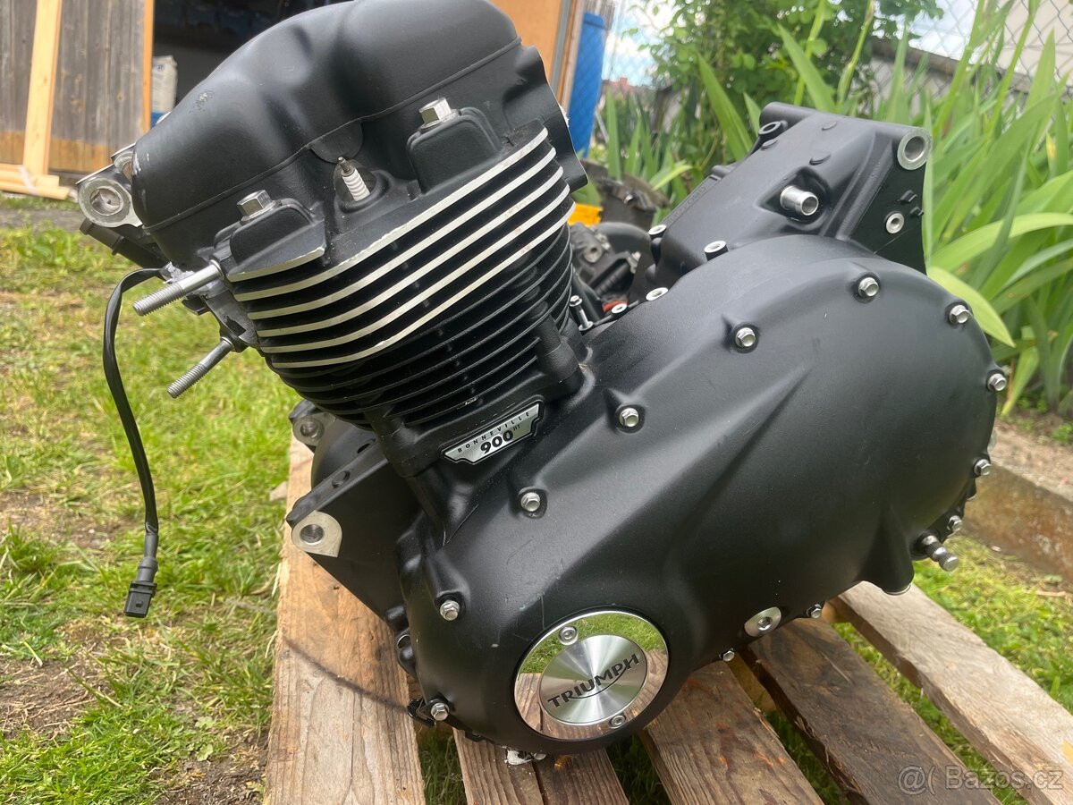 Motor Triumph Bonneville T100 2016
