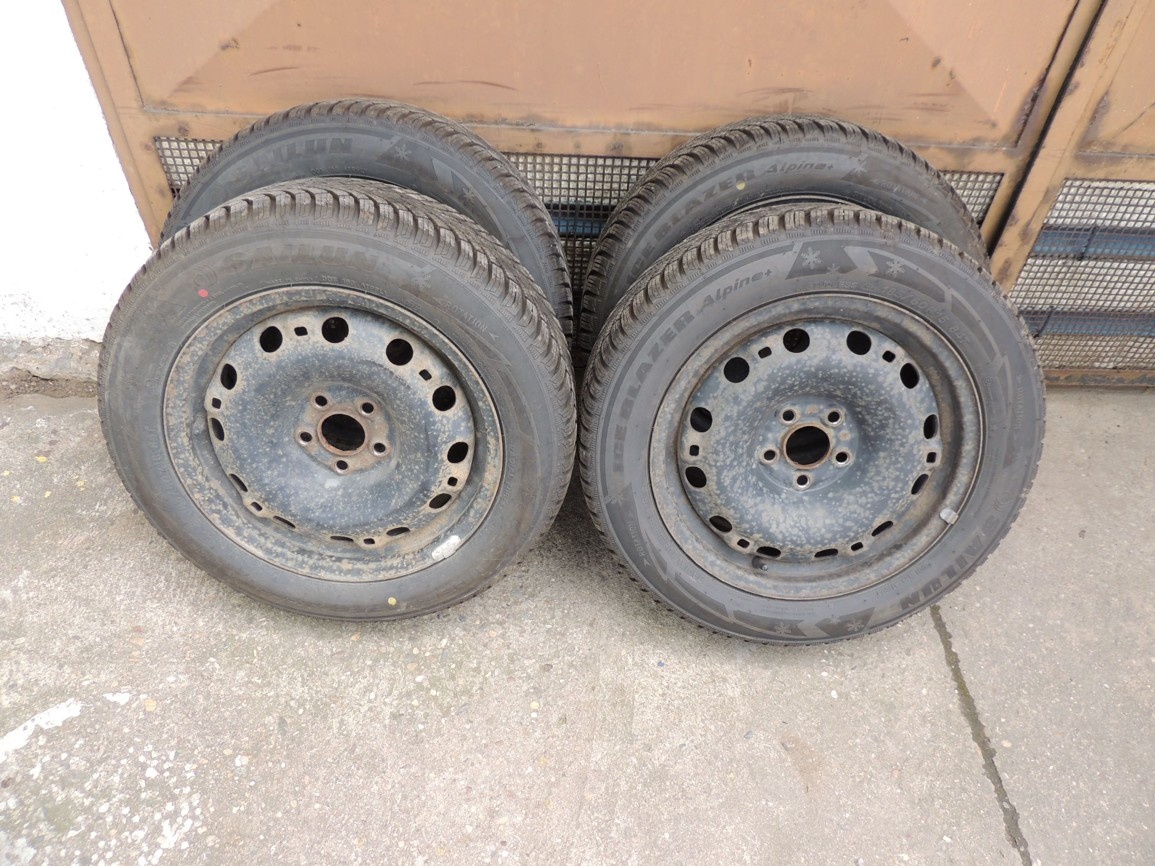 4ks plechových disků Fabia 3+zimní pneu  185/60/15 7mm