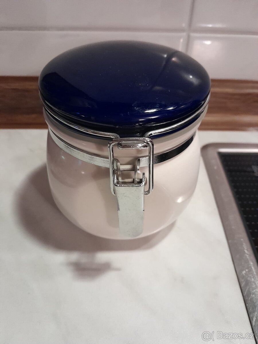 Porcelánová dóza, dozička