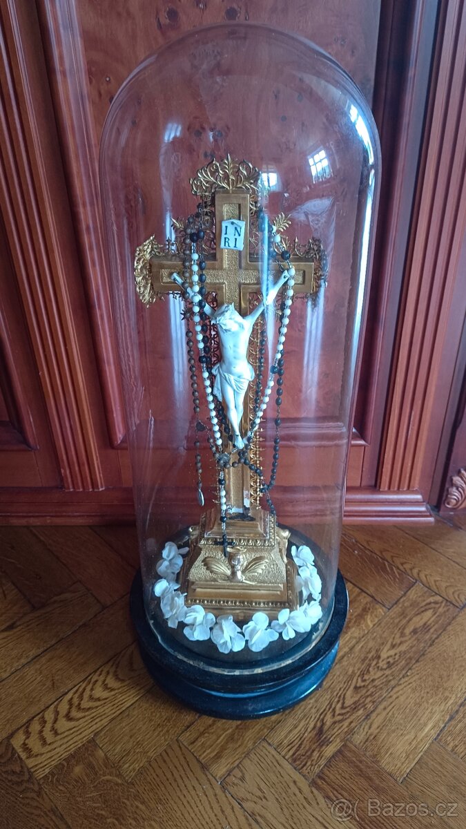 Starožitný kříž s Kristem