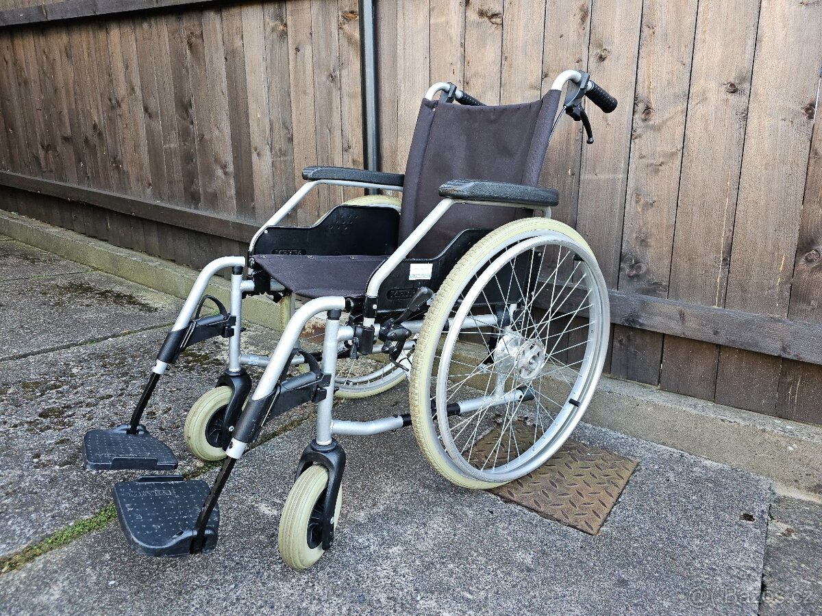 POMŮCKY PRO POHYBOVĚ OMEZENÉ