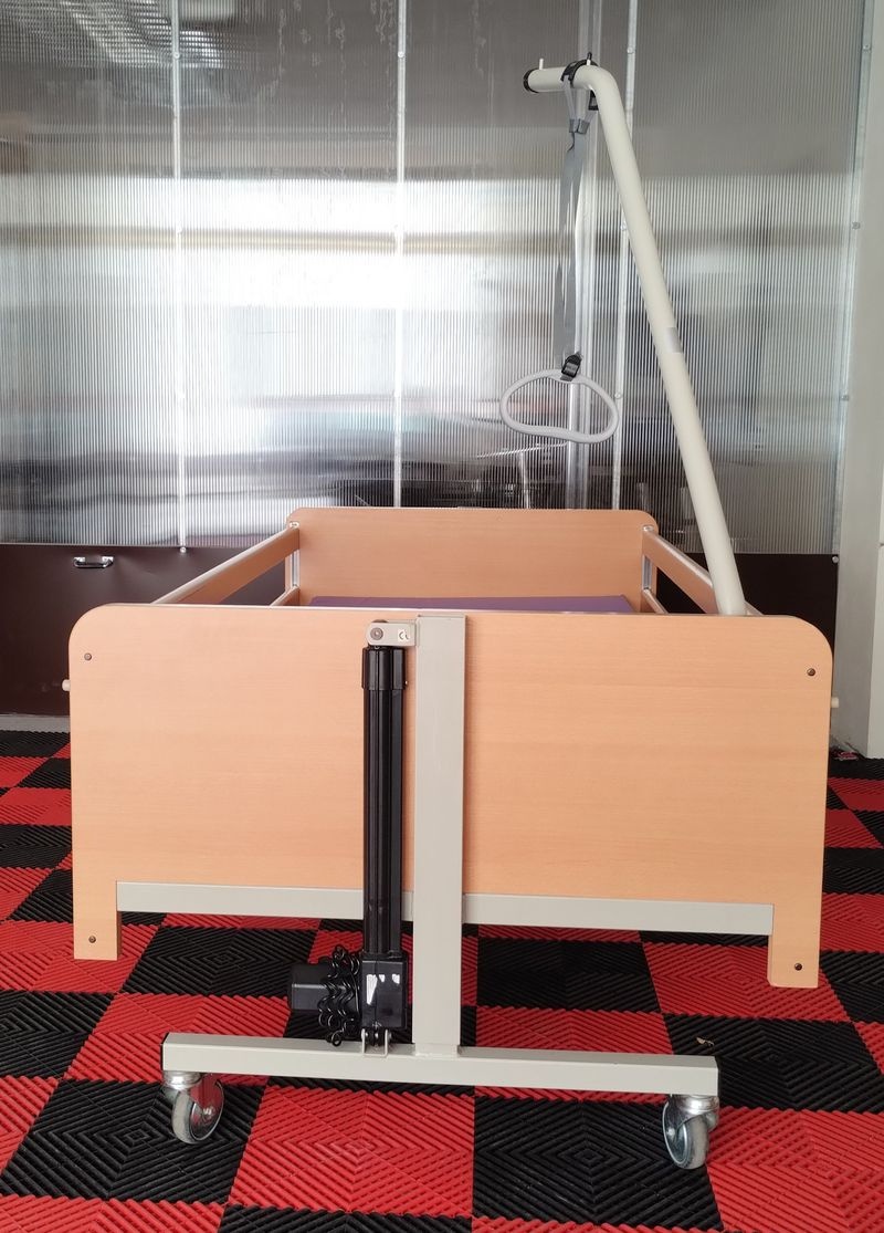 Invalidní polohovací lůžko