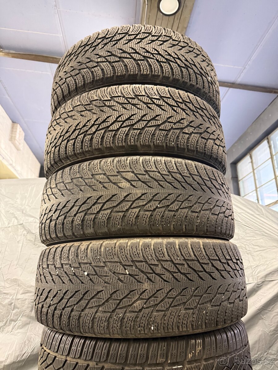 prodám zimní 215/60/16 Nokian