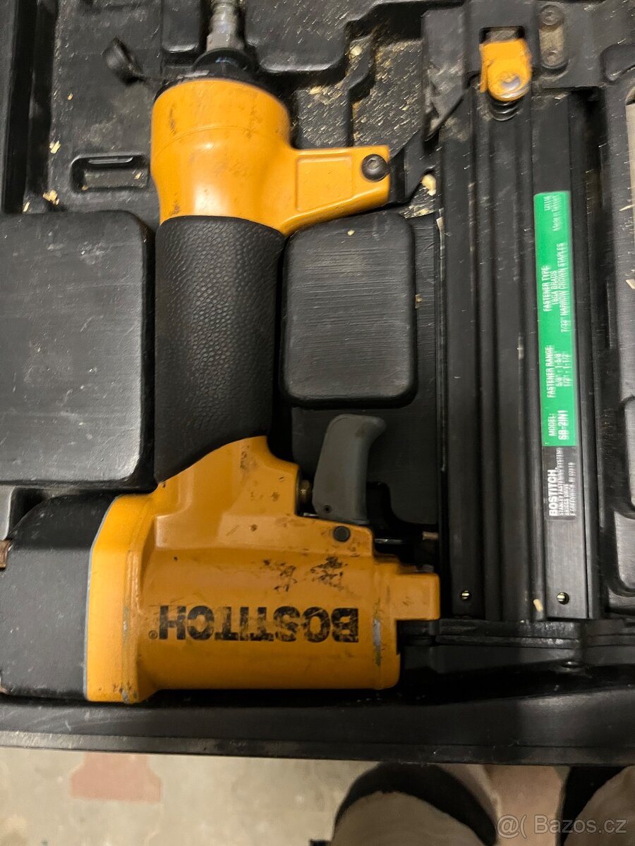 Bostitch sponkovačka s hřebikovačkou