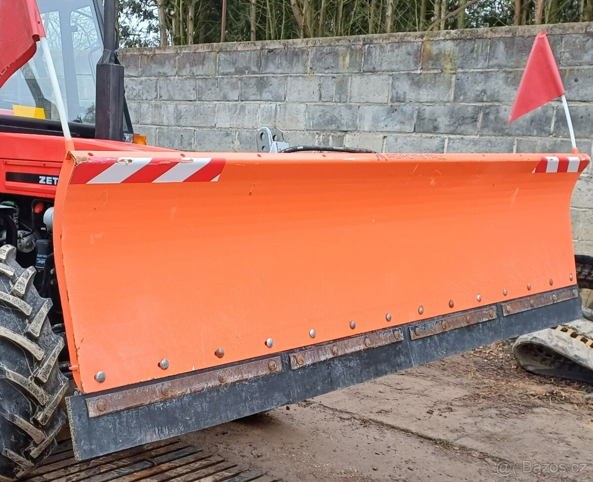 Čelní sněhová radlice na traktor ORT 2 2600, zánovní
