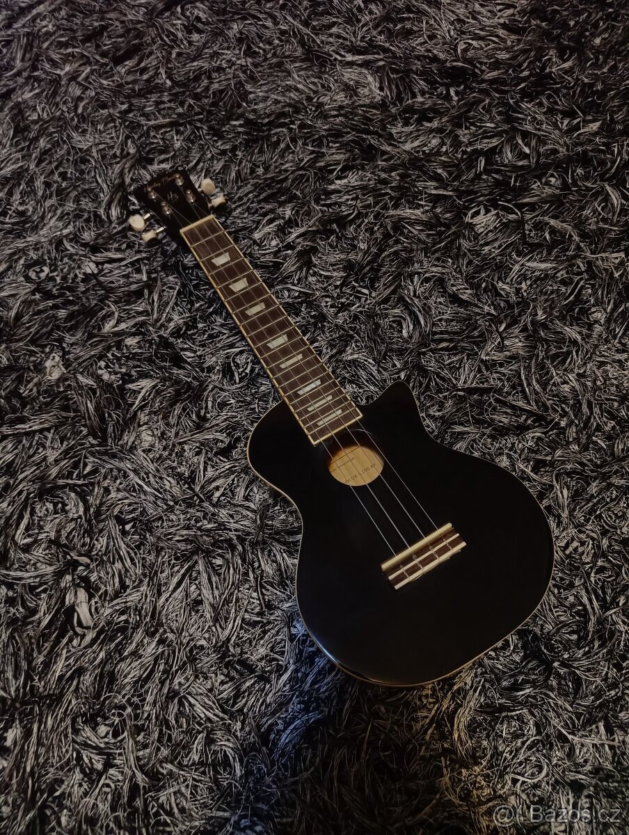 Harley Benton UK-L100E BK sopranové ukulele