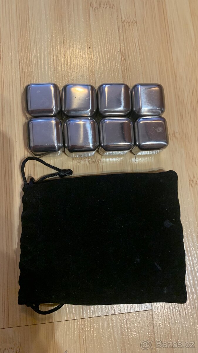 Opakovaně použitelné ledové ocelové kostky